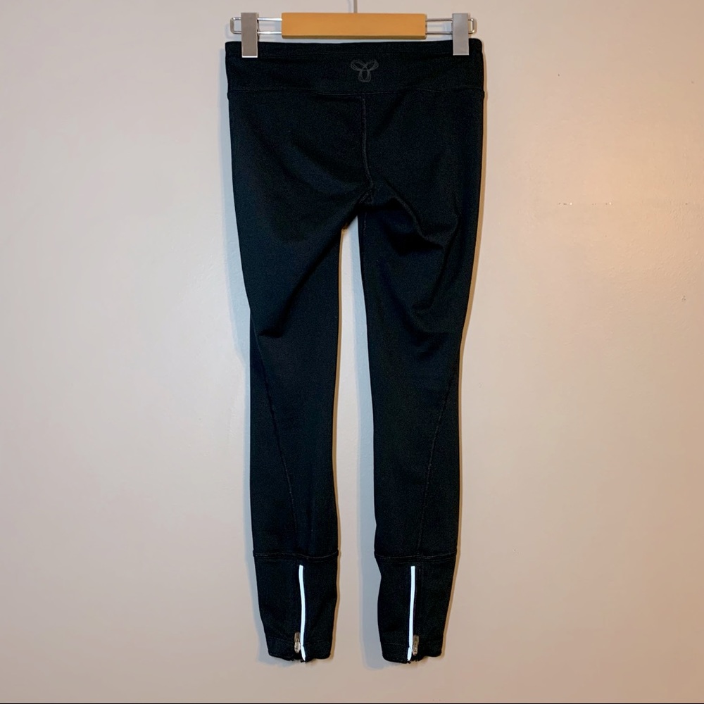 XXS TNA Aritzia black leggings with zippers at back of leg